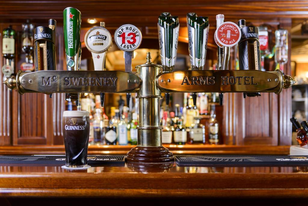 Mcsweeney Arms Hotel Килларни Экстерьер фото