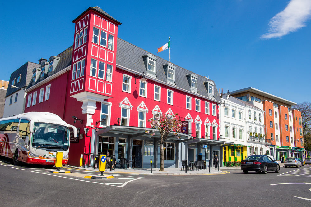 Mcsweeney Arms Hotel Килларни Экстерьер фото